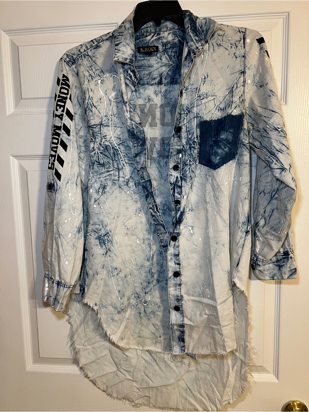 KROIX Women’s Distressed Acid-Wash Button-Up Shirt - Blue & White | Size: XL